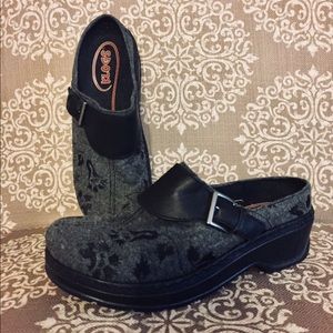 Klogs never worn embroidered wool clogs